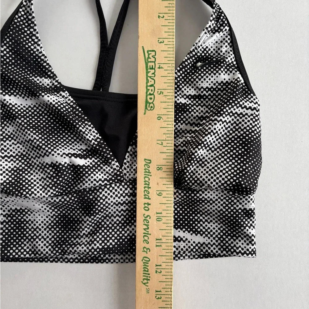 Nike sports bra. SZ SM. Dri fit. Light pads.‎ Cross back